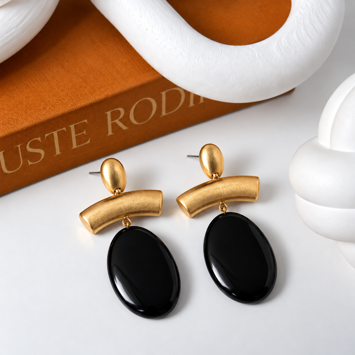 Black Oval Drop Earrings with Brushed Gold – 7 cm Statement Earrings