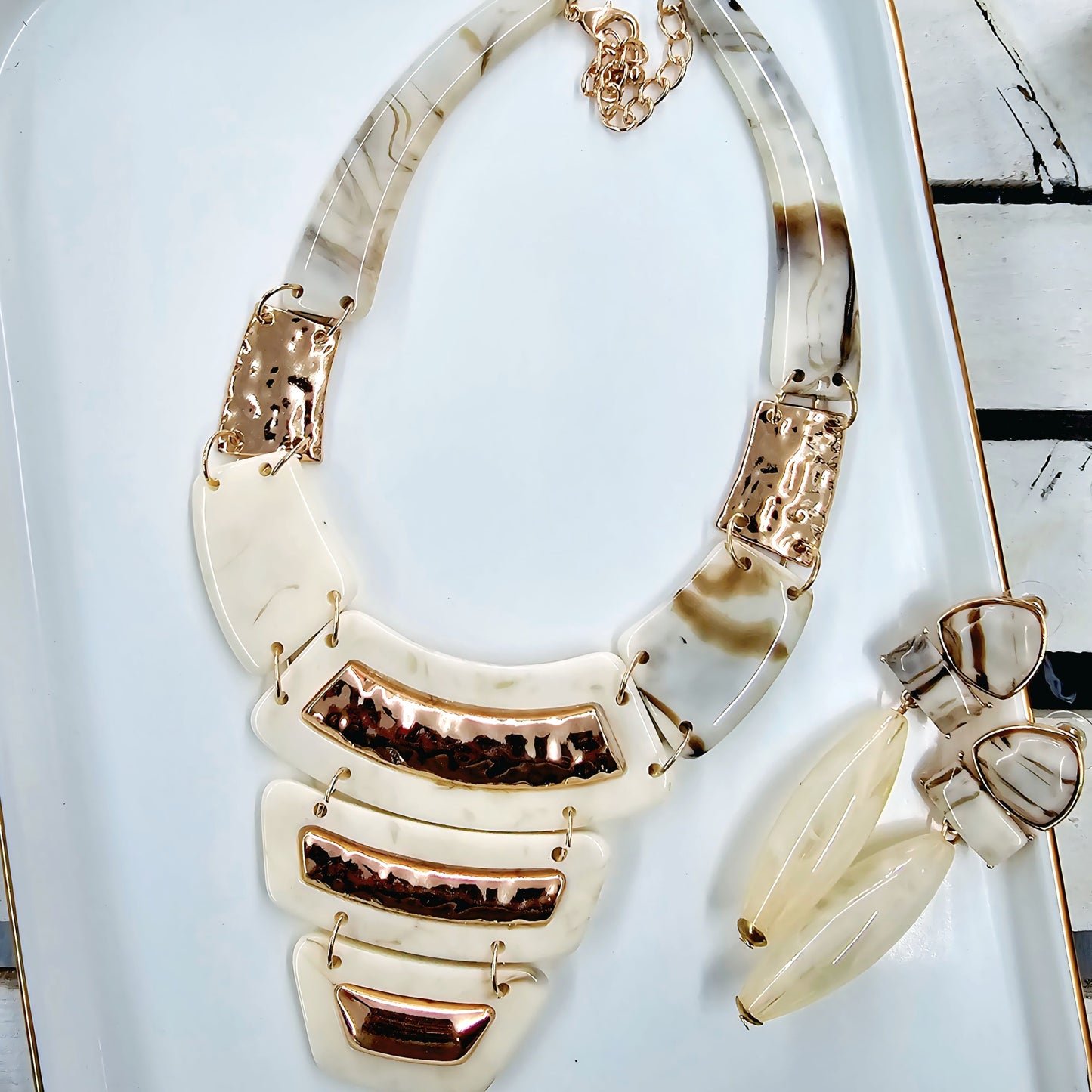 Elegance in Ivory – Chunky Statement Necklace & Earring Set