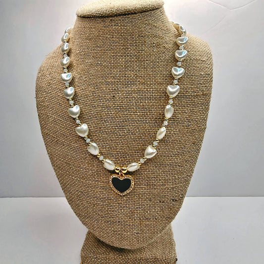 BLACK HEART NECKLACE