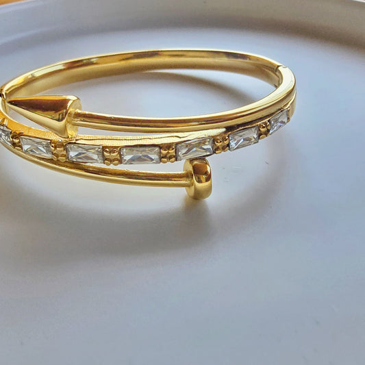 Golden Arrow Crystal Bangle – Timeless Elegance