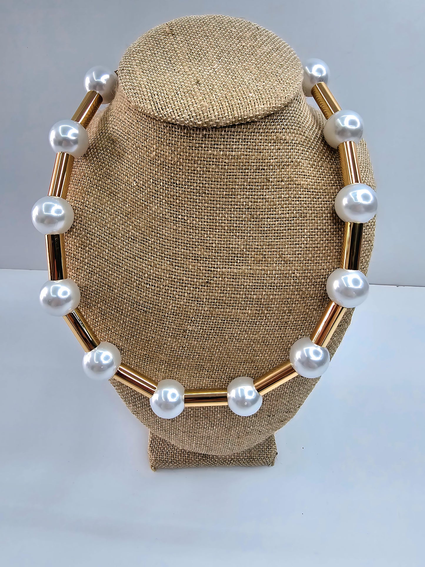 MINIMALIST GOLD PEARL NECKLACE
