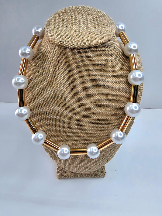 MINIMALIST GOLD PEARL NECKLACE
