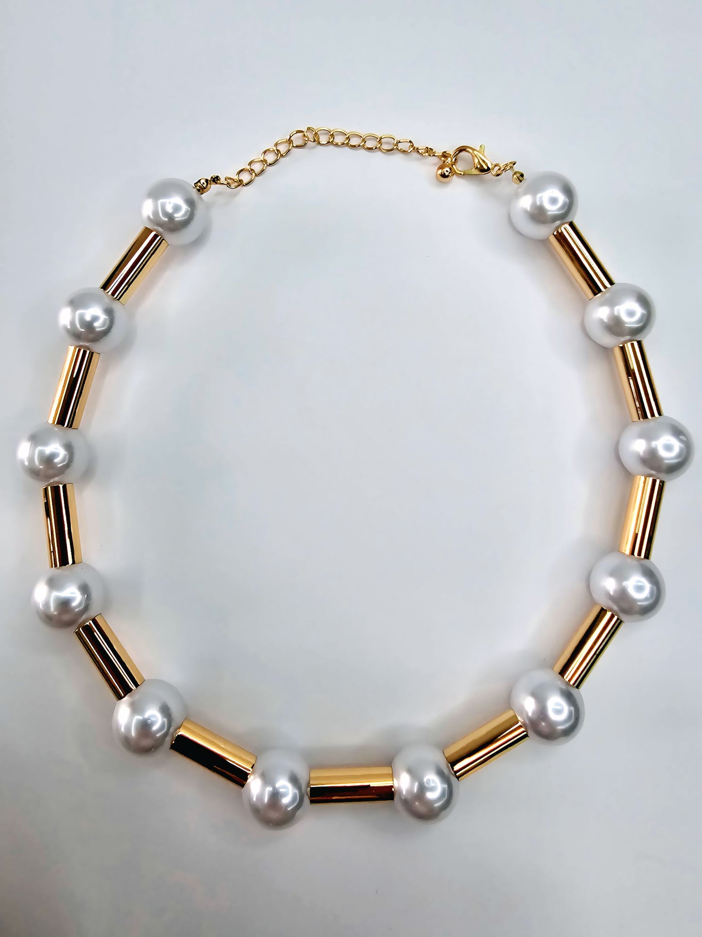 MINIMALIST GOLD PEARL NECKLACE